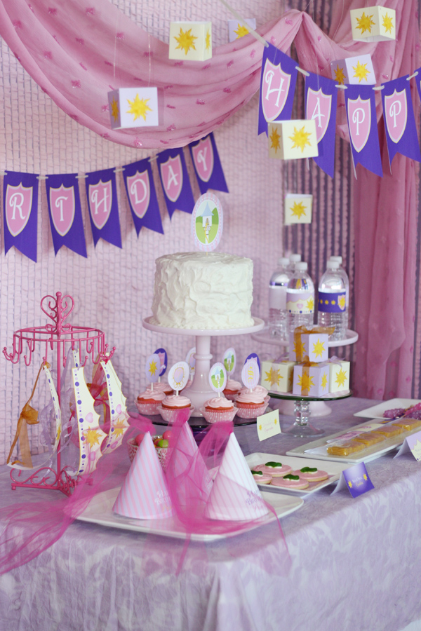 Tangled Rapunzel party table
