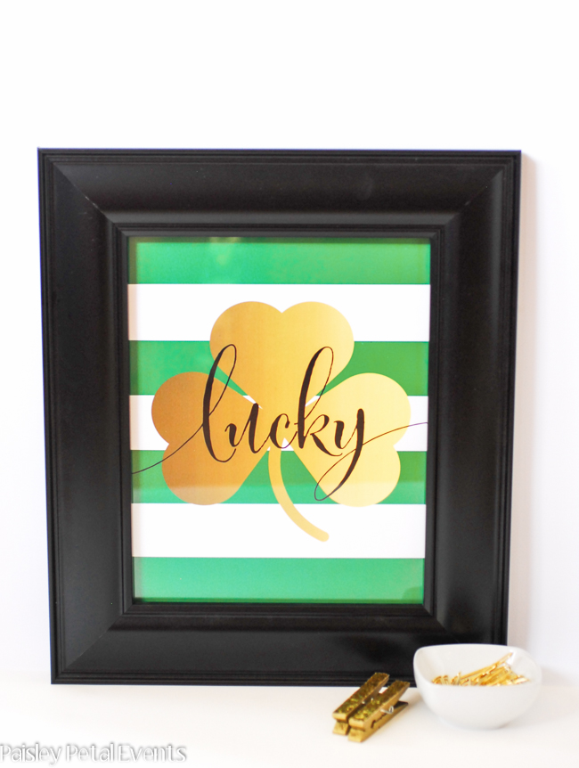 Free St. Patrick's Day printable - kelly green and white stripes with gold clover.