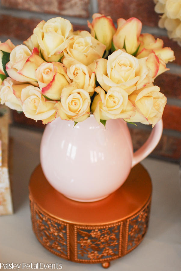 Light yellow roses