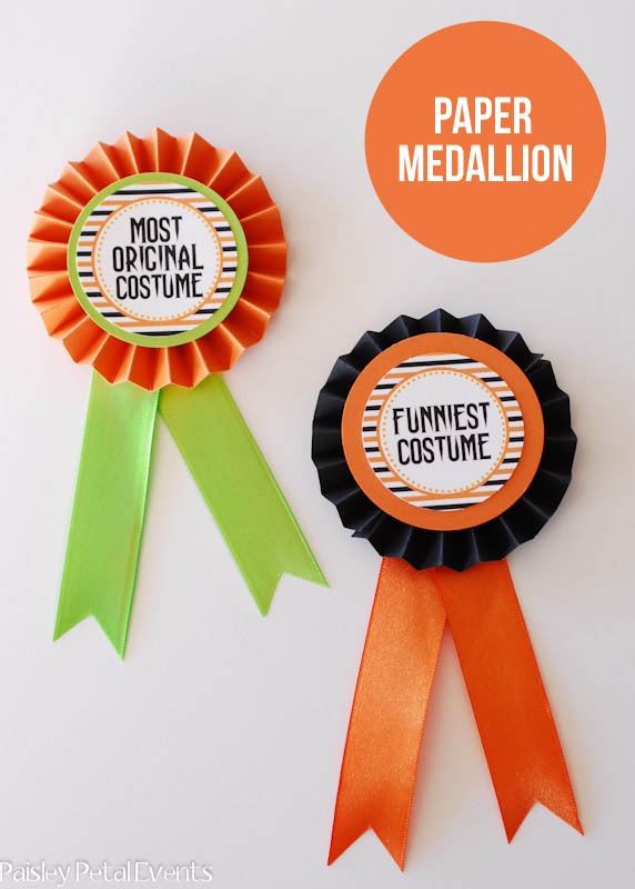 DIY Halloween Costume Awards using small paper medallions and free printabl circles.