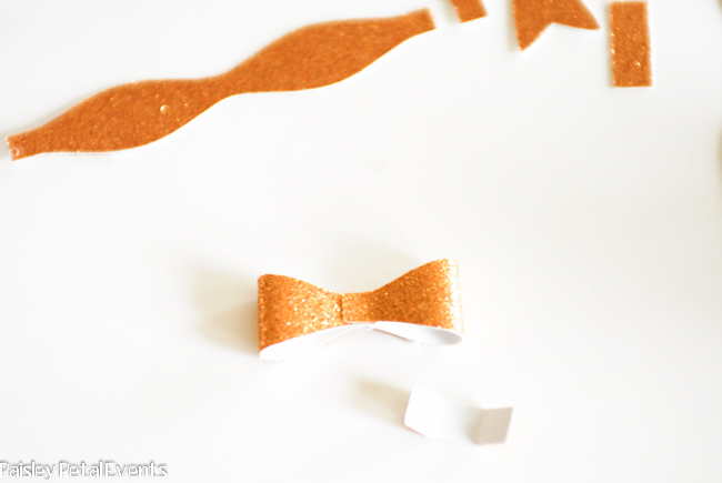 How to Make Gold Glitter Paper Bows - Step 2.1