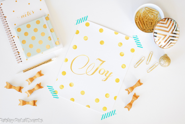 Free Printable Christmas Art Print – White With Gold Polka Dots