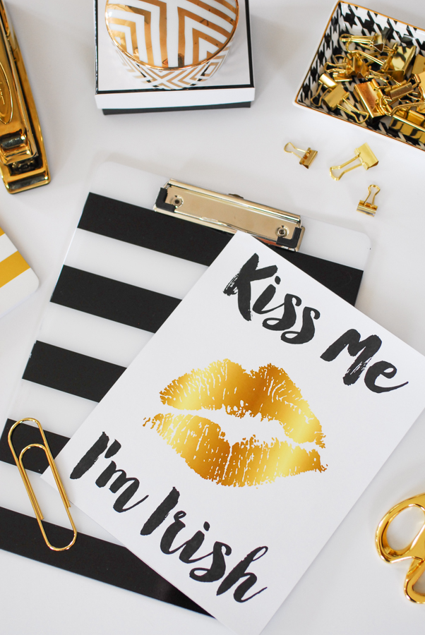 Free St. Patrick's Day printable - Kiss Me I'm Irish art print in a black and gold color scheme